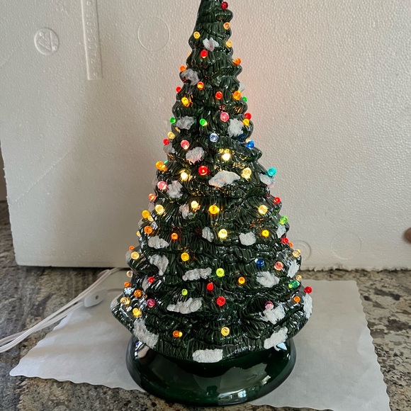 13 I/2 in ceramic glazed Christmas tree - Picture 4 of 11